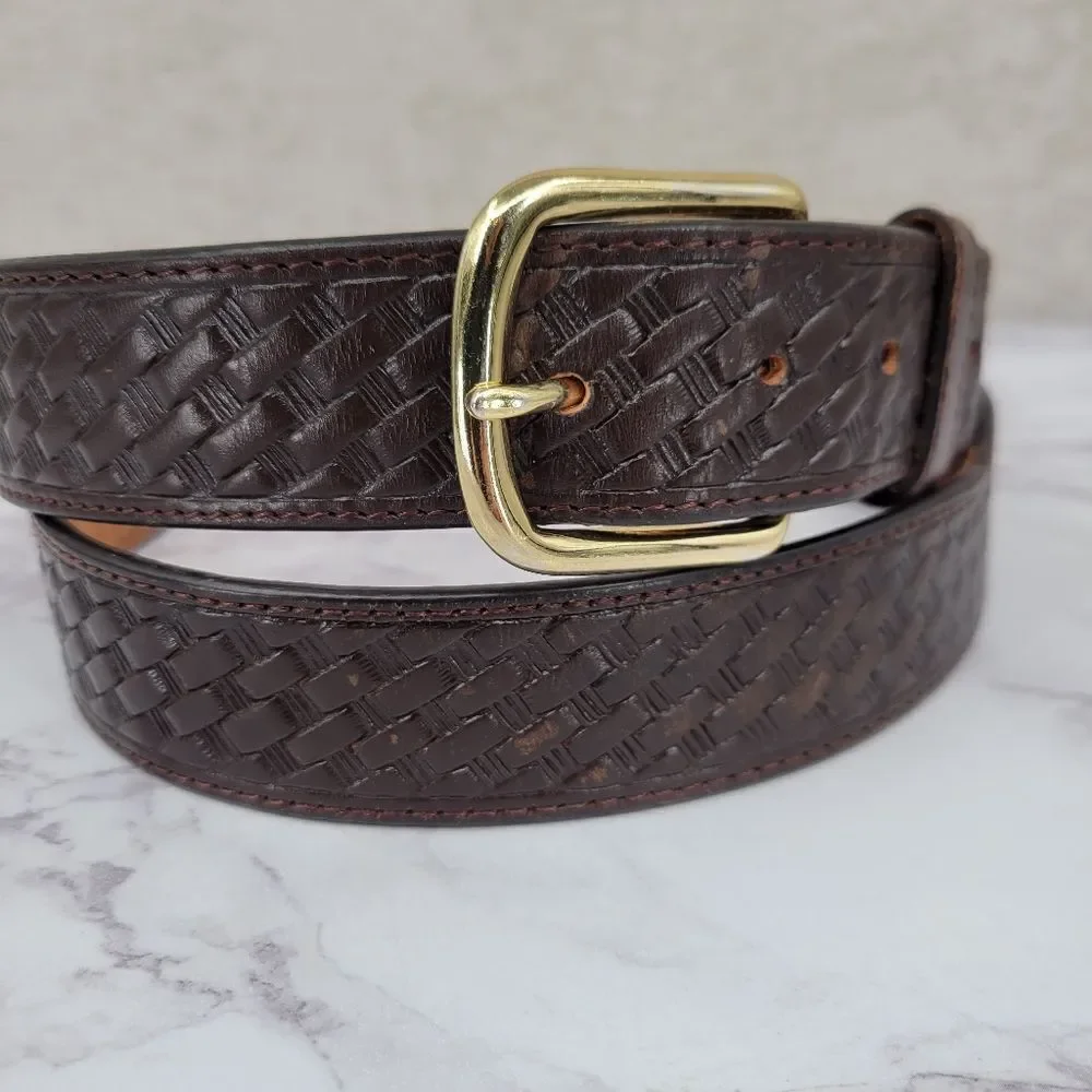 Men's Brown Woven Basket Weave Pattern Leather Belt Size 48 Gold Toned Buckle